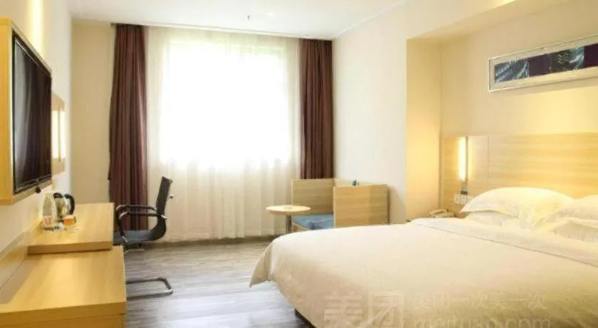 Bed in City Comfort Inn Wuhan Hanyang Street Caidian Square Metro Station