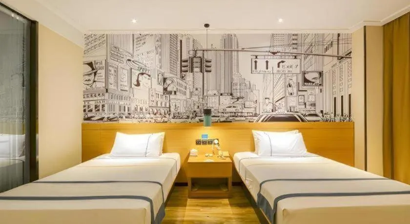 Bed in City Comfort Inn Wuhan Hanyang Street Caidian Square Metro Station