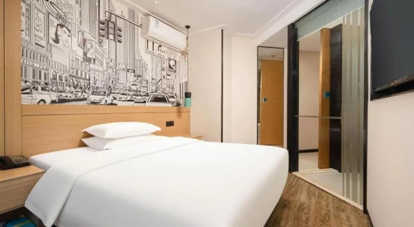 Bed in City Comfort Inn Wuhan Hanyang Street Caidian Square Metro Station
