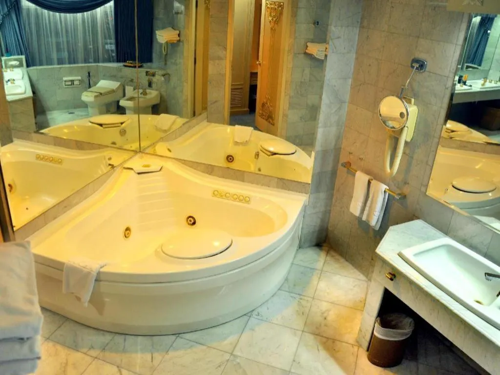 Kartika Chandra Hotel