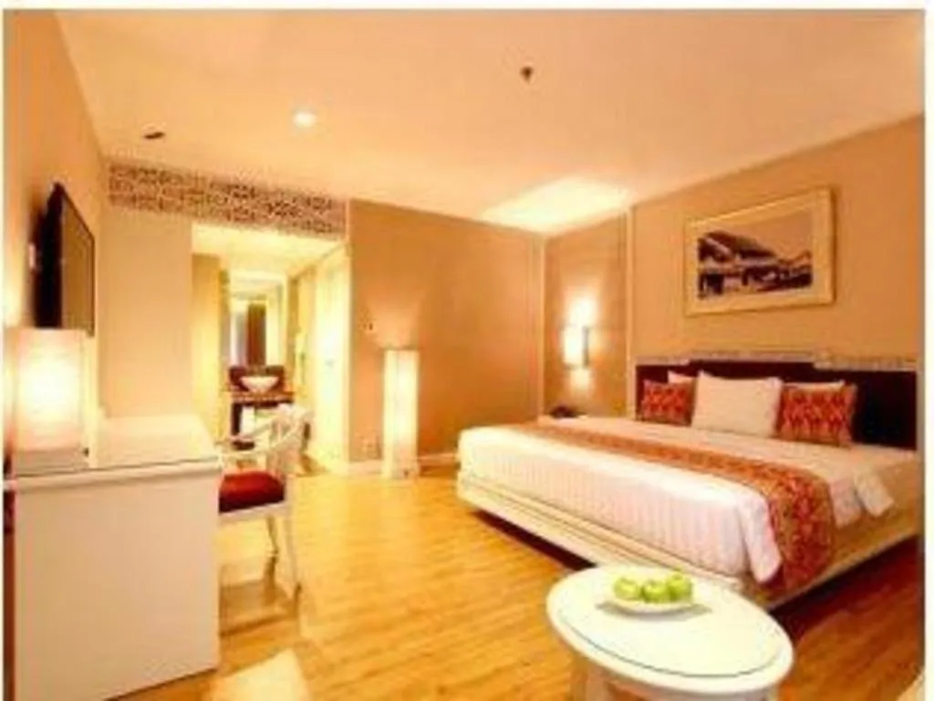 Bed in Kartika Chandra Hotel