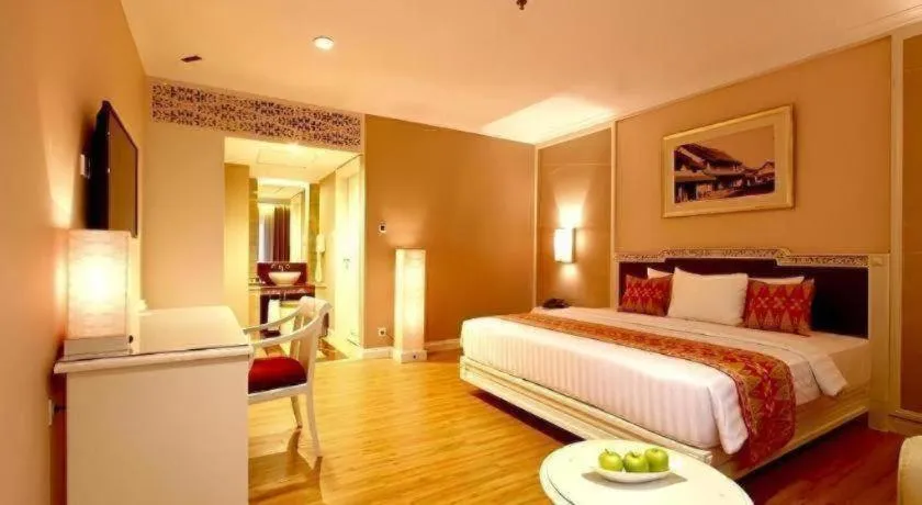 Bed in Kartika Chandra Hotel