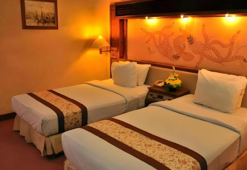 Bed in Kartika Chandra Hotel