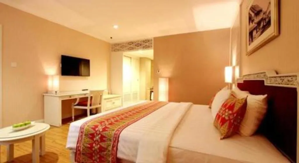 Bed in Kartika Chandra Hotel