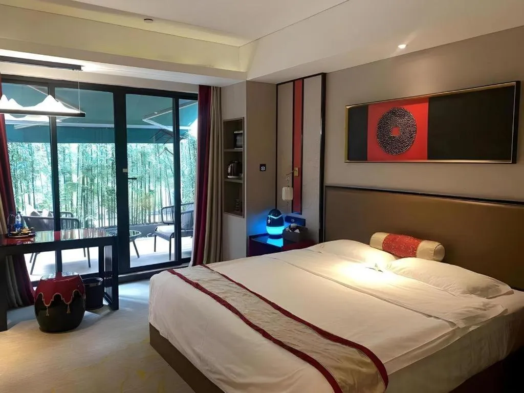 Bed in Yuan Culture Hotel Shenzhen World Shajing