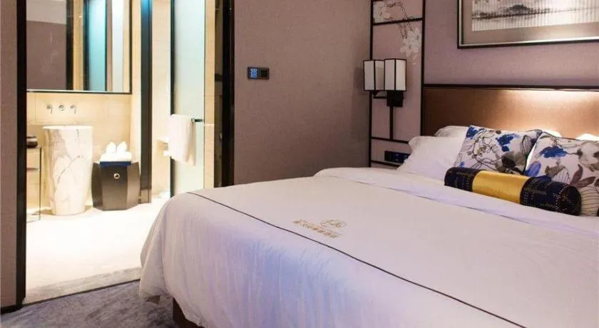 Bed in Yuan Culture Hotel Shenzhen World Shajing