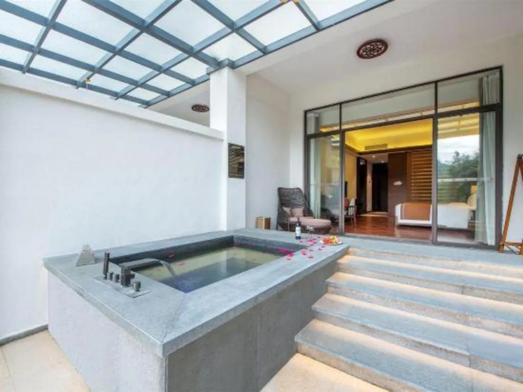 LN Dongfang Hot Spring Resort