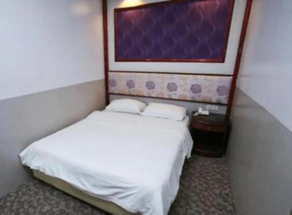 Bed in Hotel 165