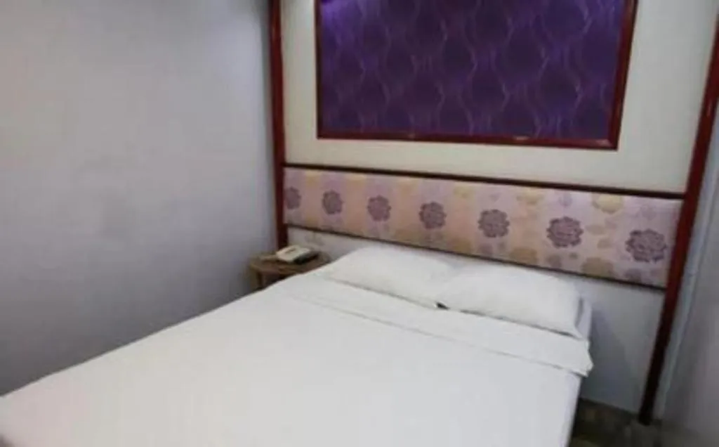 Bed in Hotel 165