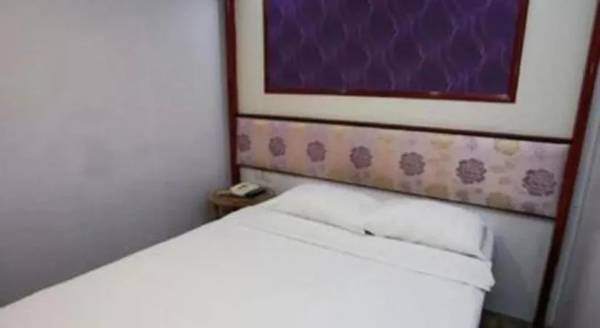 Bed in Hotel 165