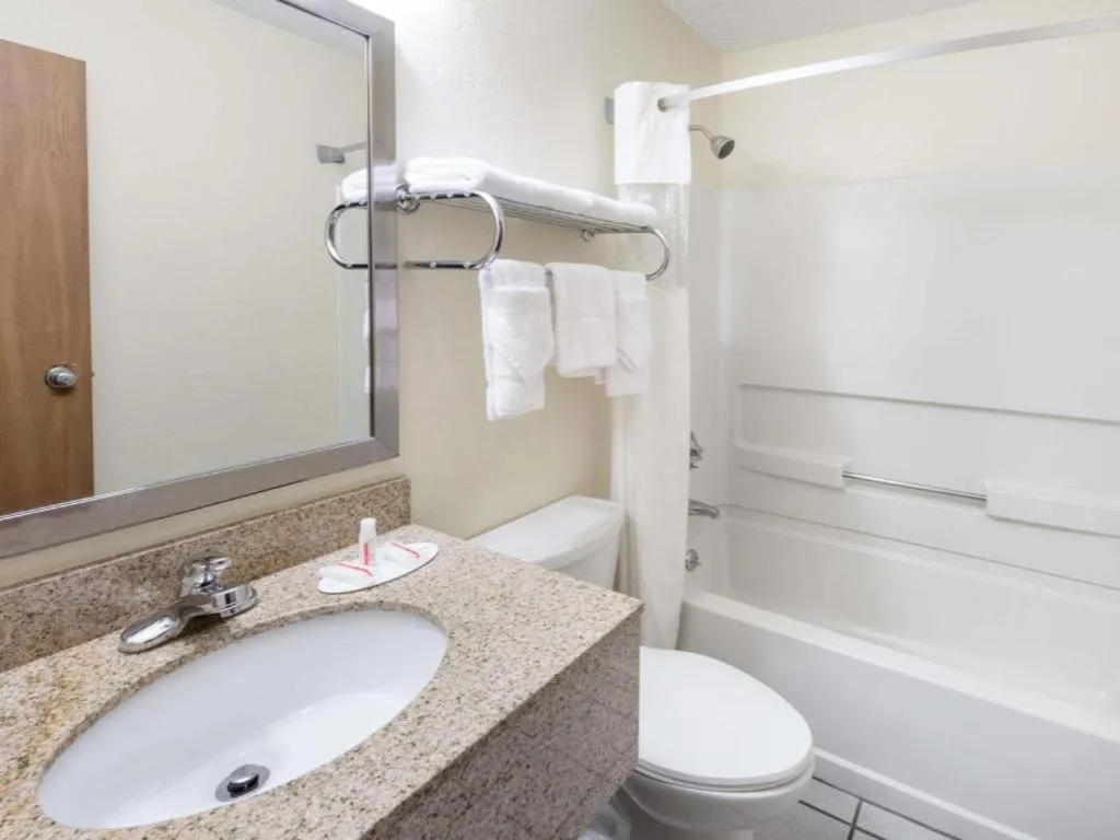 Super 8 By Wyndham Franklin/Middletown Area