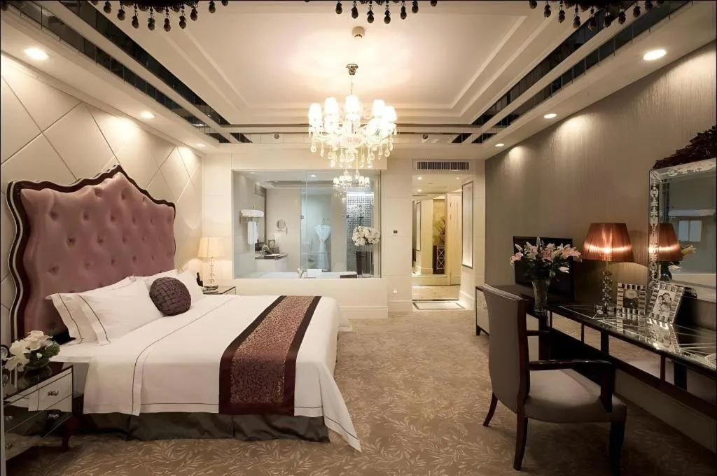 Bed in Country Garden Phoenix Hotel Jurong