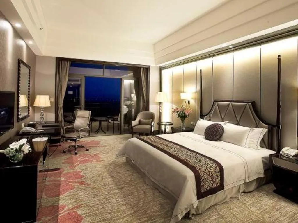 Bed in Country Garden Phoenix Hotel Jurong