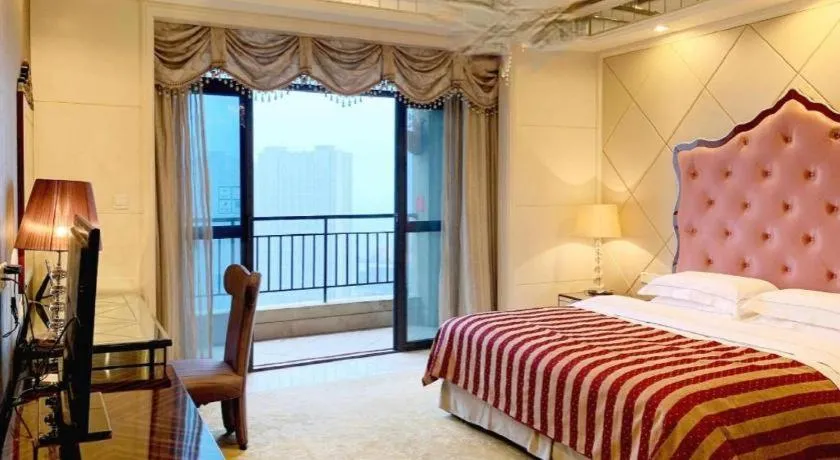 Bed in Country Garden Phoenix Hotel Jurong