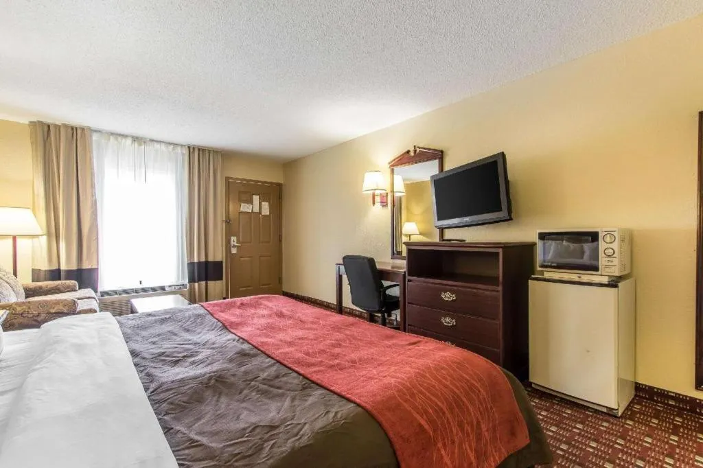 Bed in Quality Inn Andalusia