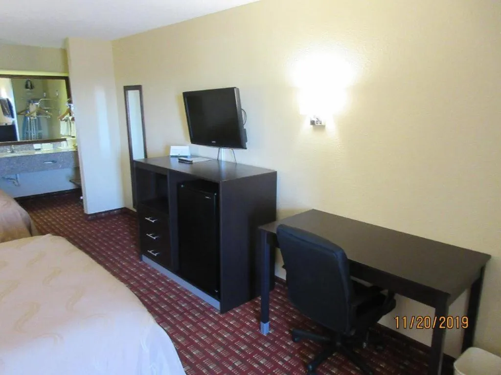 Bed in Quality Inn Andalusia