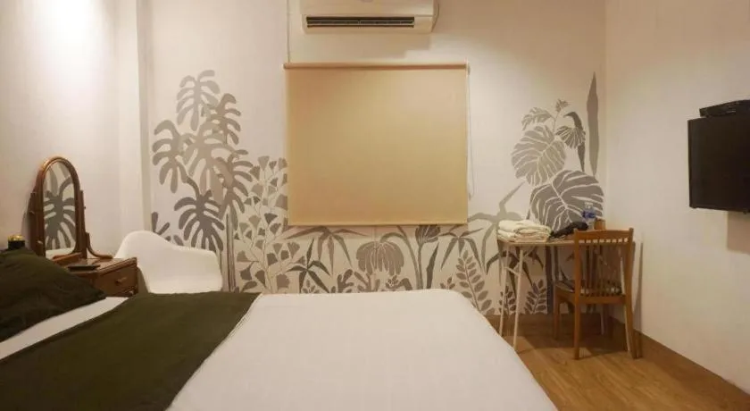 Bed in THE GOOSE HOUSE UBON