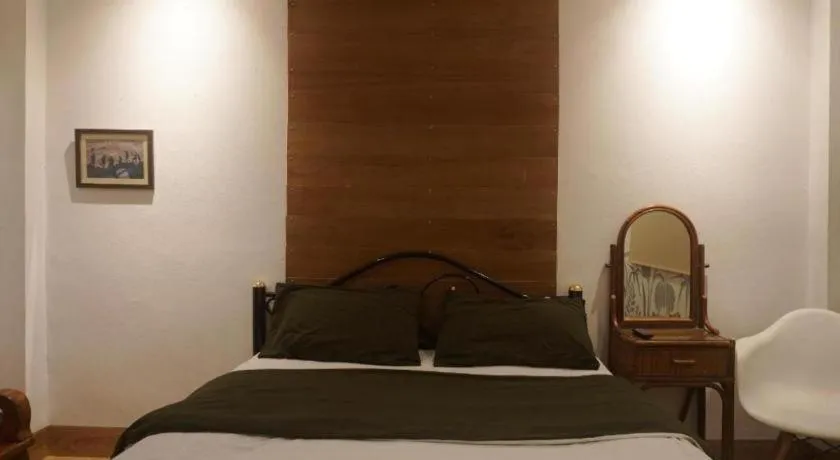 Bed in THE GOOSE HOUSE UBON