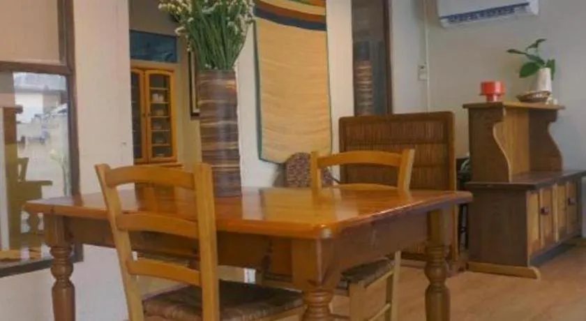 THE GOOSE HOUSE UBON