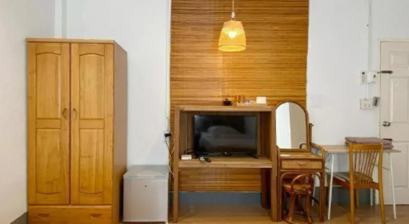 THE GOOSE HOUSE UBON