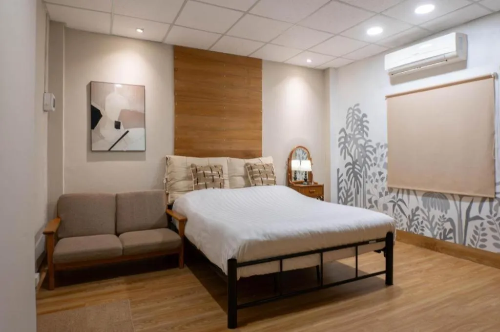 Bed in THE GOOSE HOUSE UBON