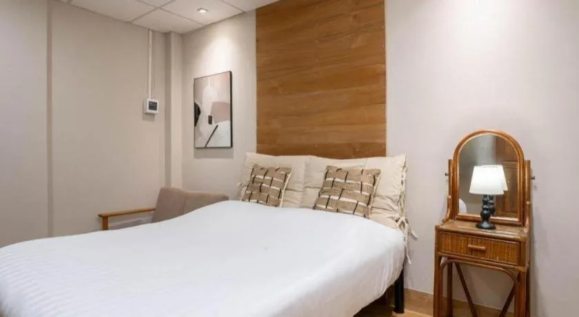 Bed in THE GOOSE HOUSE UBON