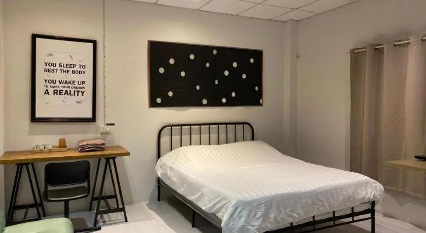 Bed in THE GOOSE HOUSE UBON