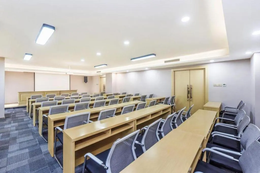 Lavande Hotel·Xishuangbanna Jinghong Songkran Square