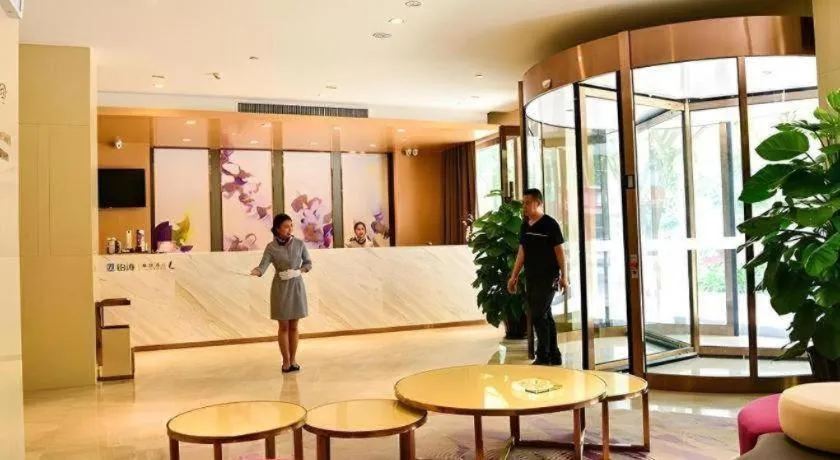 Lavande Hotel·Xishuangbanna Jinghong Songkran Square