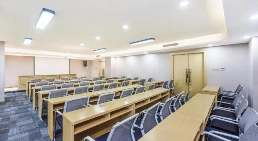 Lavande Hotel·Xishuangbanna Jinghong Songkran Square