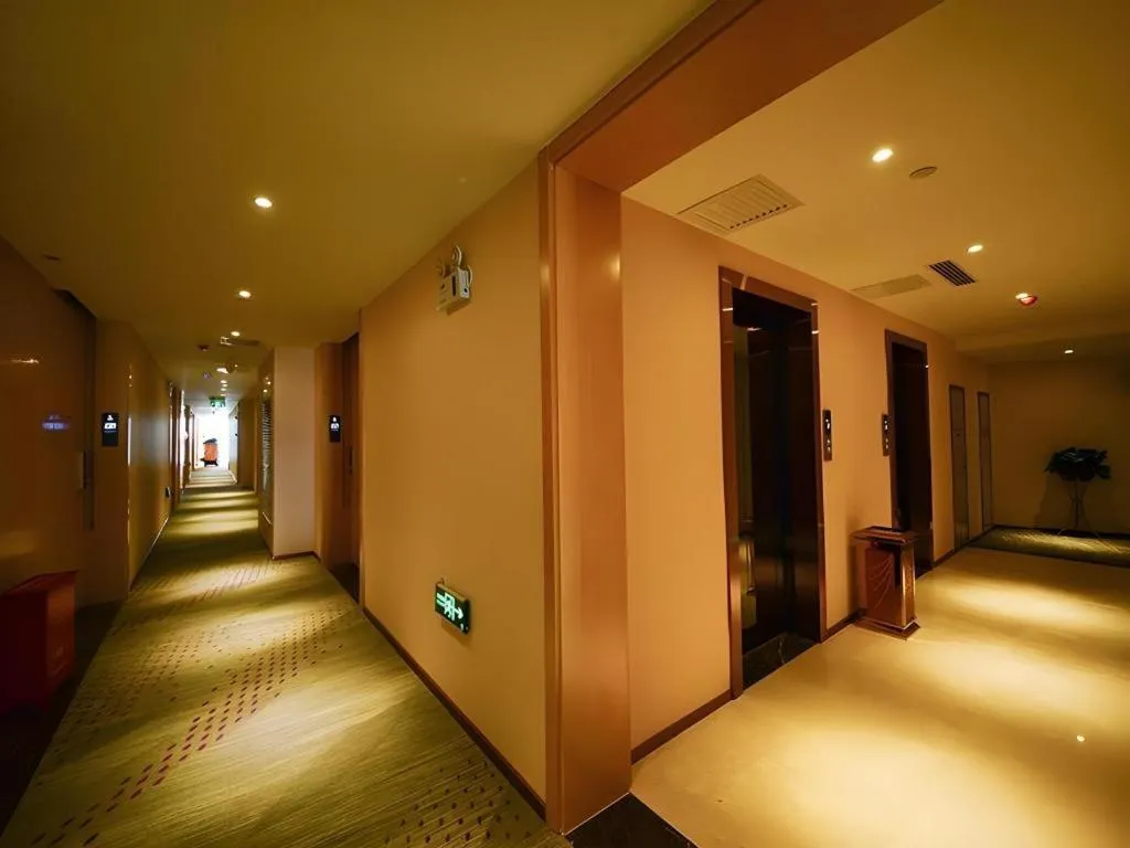 Lavande Hotel·Xishuangbanna Jinghong Songkran Square