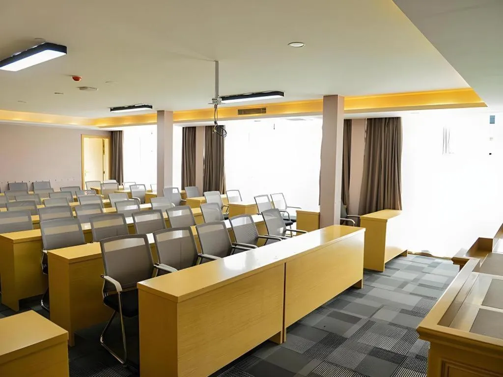 Lavande Hotel·Xishuangbanna Jinghong Songkran Square