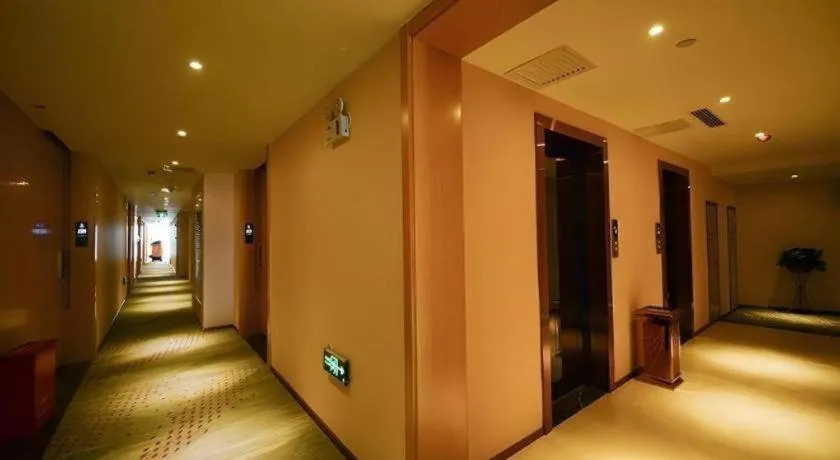 Lavande Hotel·Xishuangbanna Jinghong Songkran Square