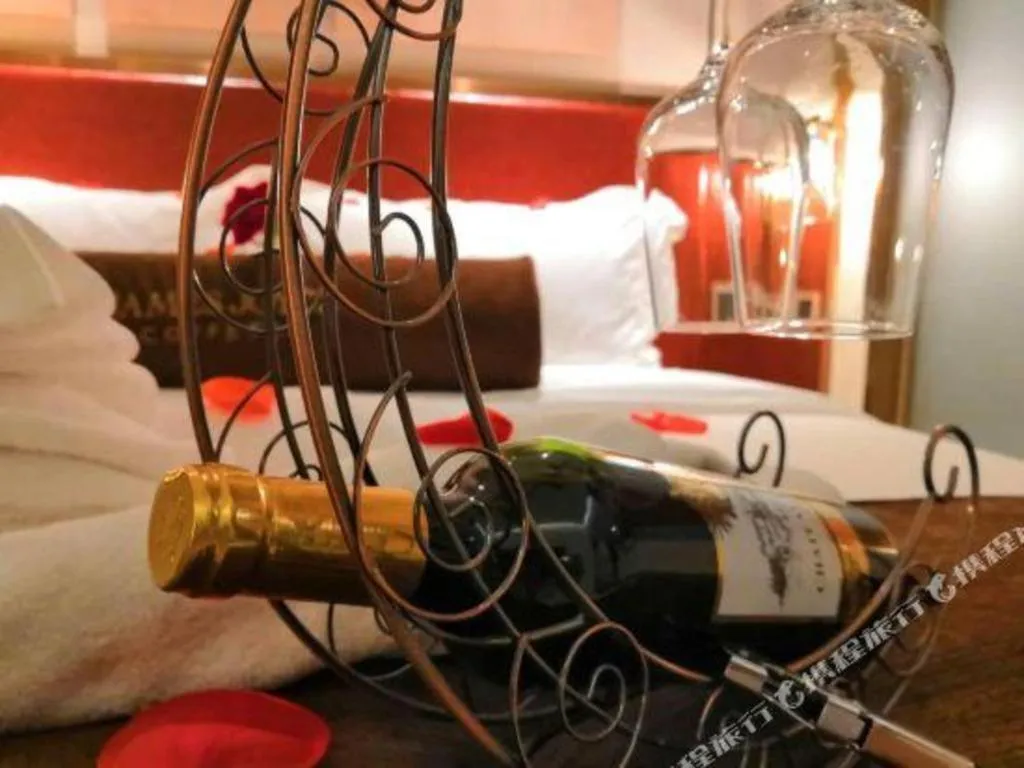 Bed in James Joyce Coffetel Beijing Yizhuang Rongjing East Street Subway Station