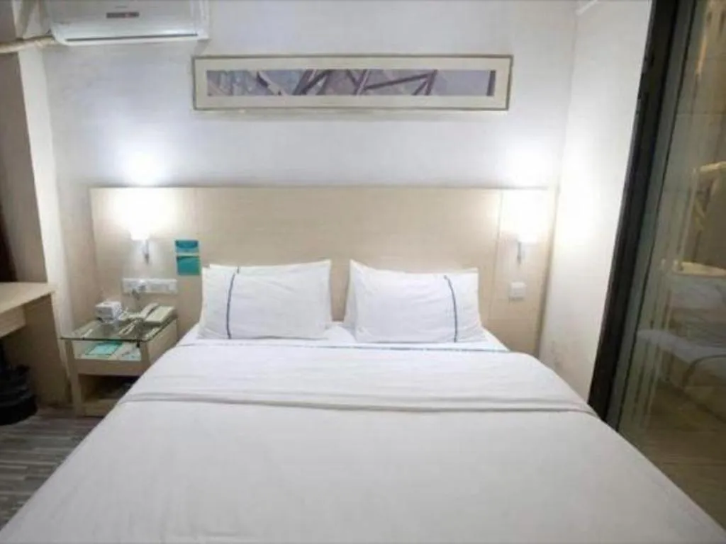 Bed in City Comfort Inn Yulin Bobai Pedestrian Street