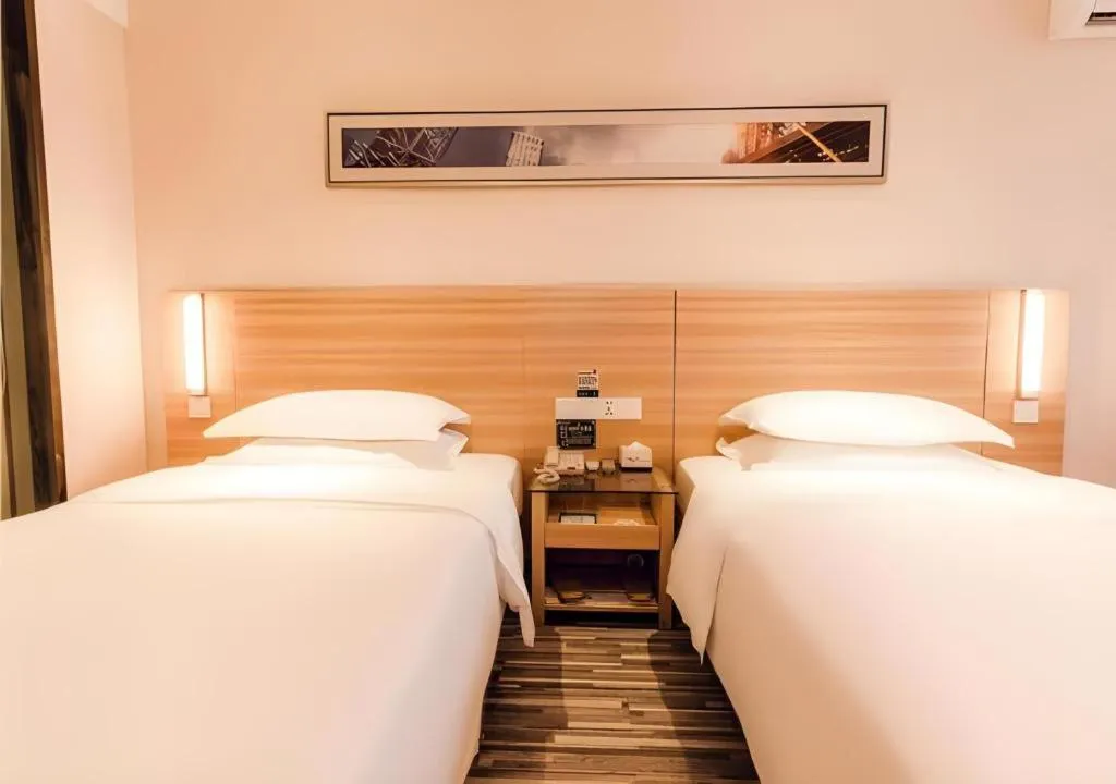 Bed in City Comfort Inn Chibi Railway Station