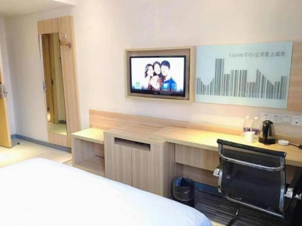 Bed in City Comfort Inn Chibi Railway Station