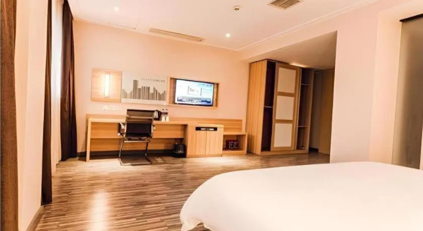 Bed in City Comfort Inn Chibi Railway Station