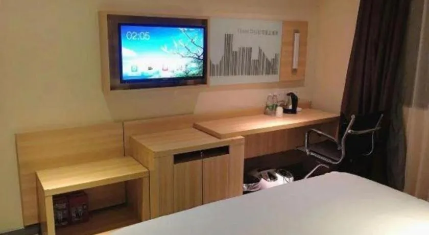 Bed in City Comfort Inn Chibi Railway Station