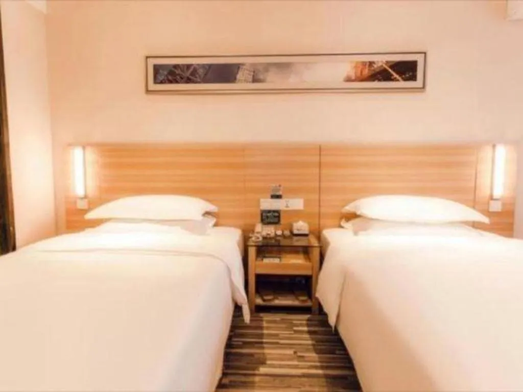 Bed in City Comfort Inn Chibi Railway Station