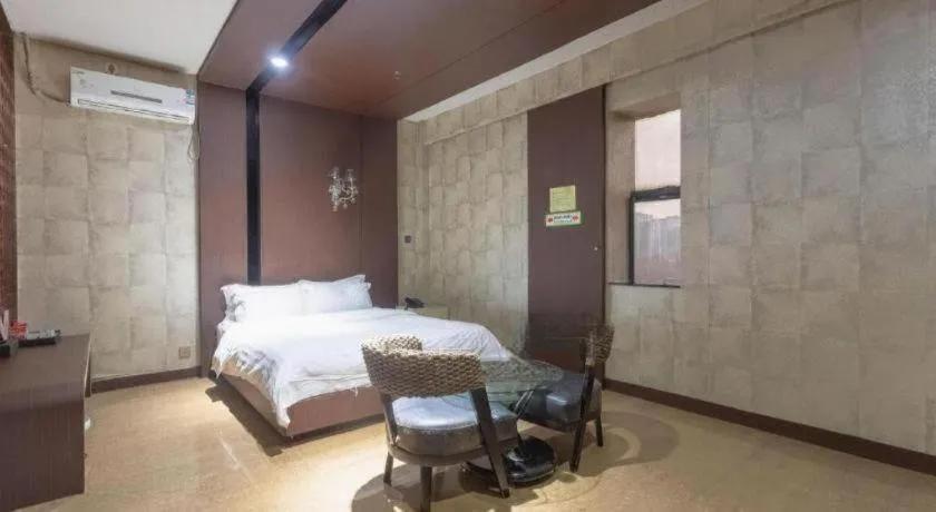 Bed in Qingdao Hengbo Hotel