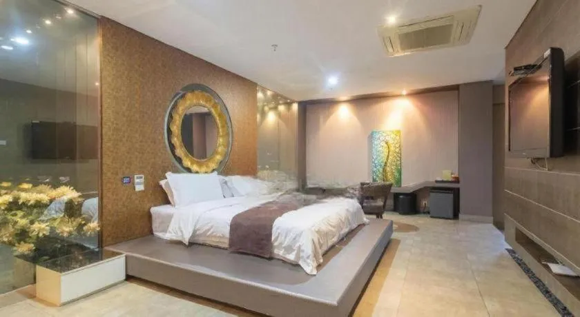 Bed in Qingdao Hengbo Hotel