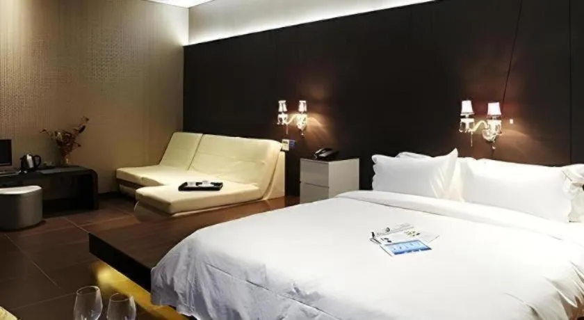 Bed in Qingdao Hengbo Hotel