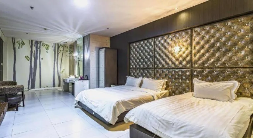 Bed in Qingdao Hengbo Hotel