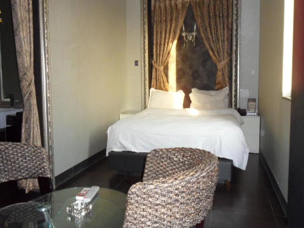 Bed in Qingdao Hengbo Hotel