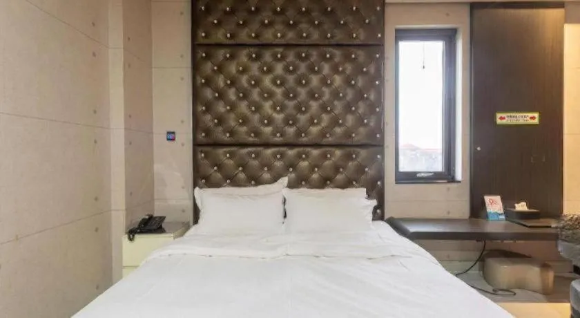 Bed in Qingdao Hengbo Hotel