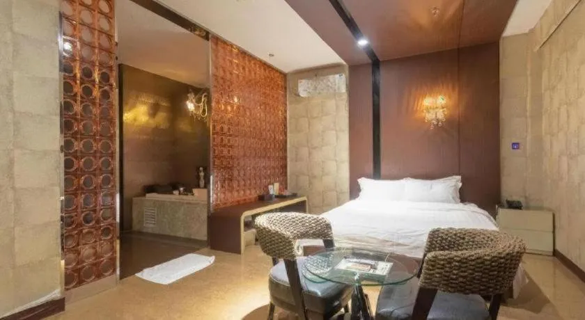 Bed in Qingdao Hengbo Hotel