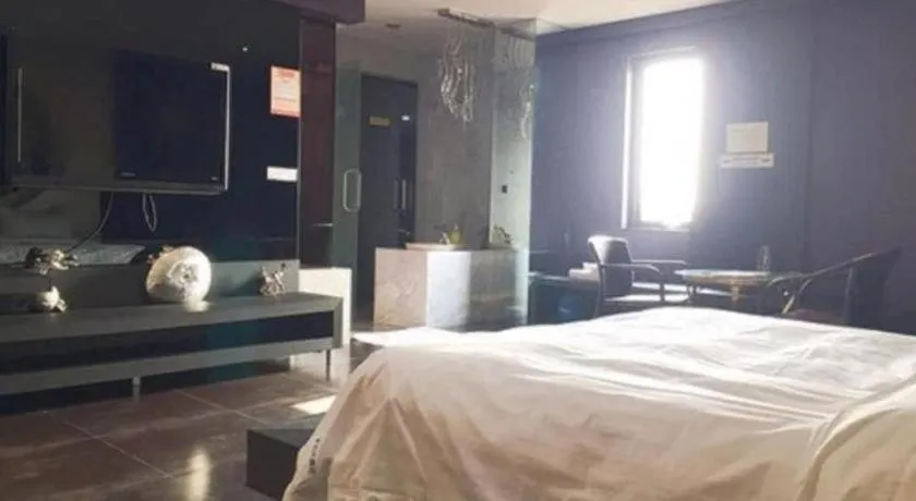 Bed in Qingdao Hengbo Hotel