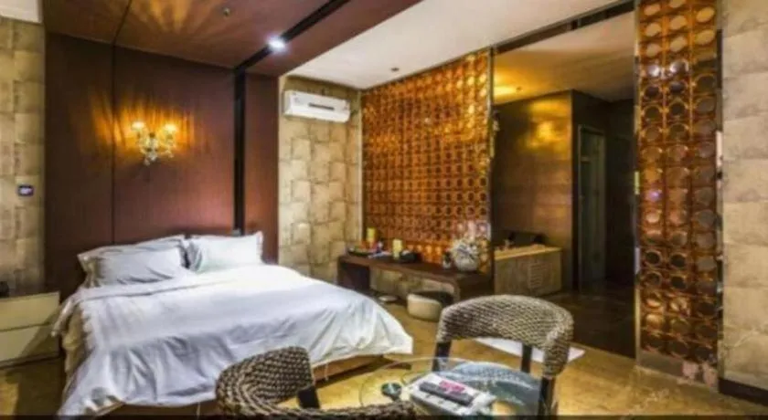 Bed in Qingdao Hengbo Hotel