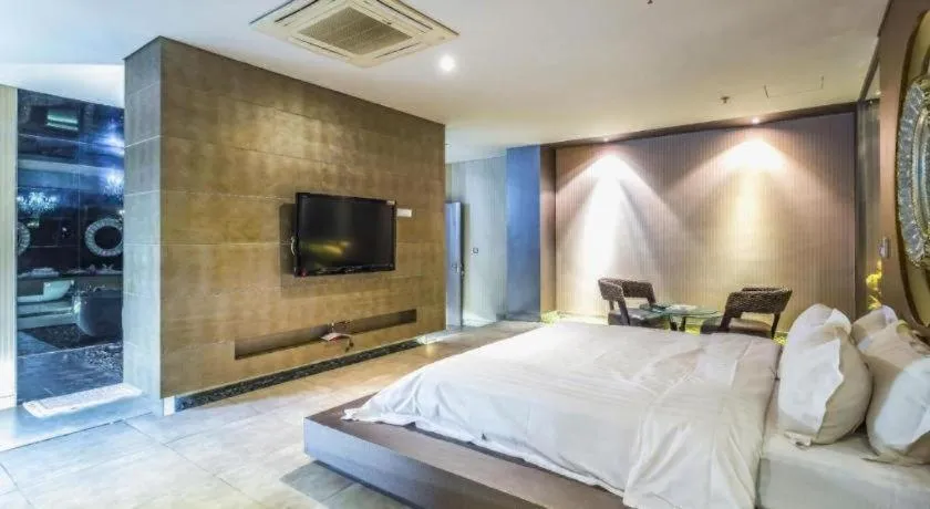 Bed in Qingdao Hengbo Hotel